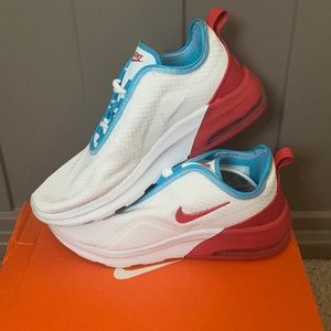 Womens Air Max Motion 2